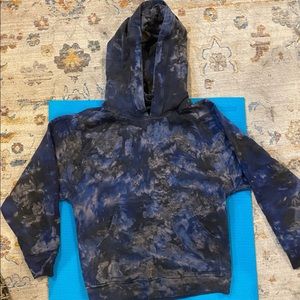 Lululemon sweatshirt